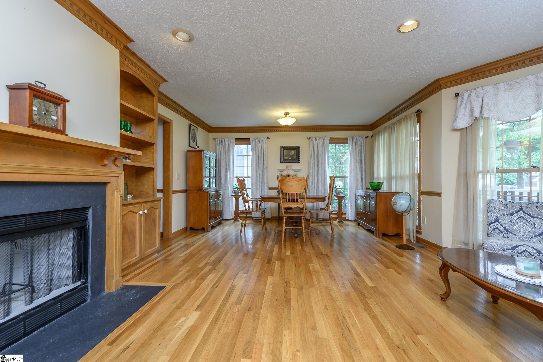 9 Middlecreek Way Greenville, SC 29607 - Photo 10 of 28 Gallery Image 10