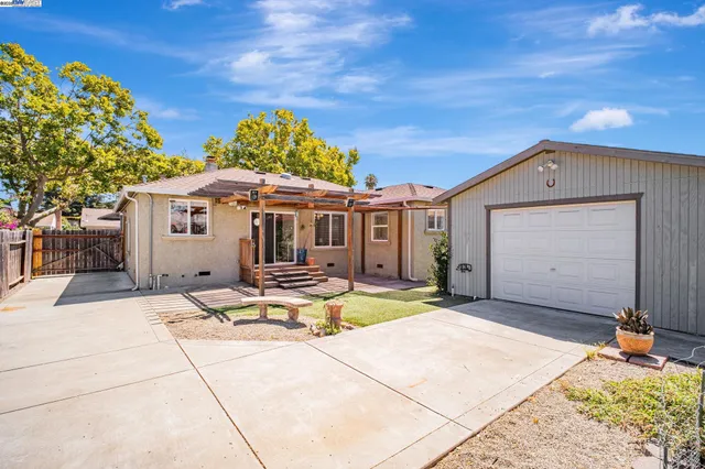 $850,000 | 15049 Kesterson Street, San Leandro, CA 94579