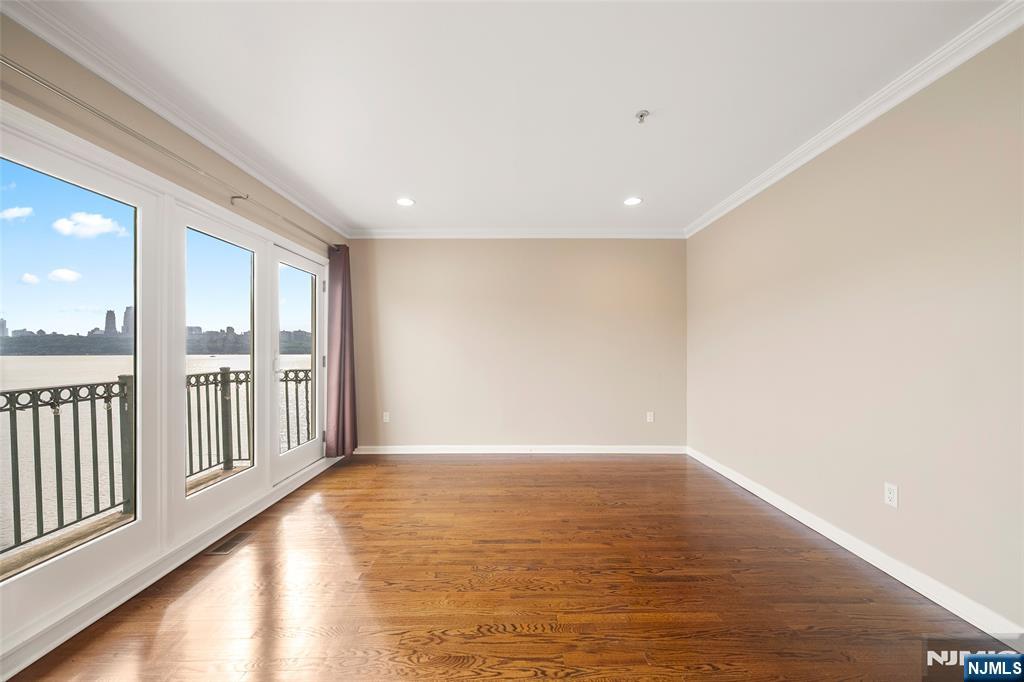 155 The Promenade Edgewater, NJ 07020 - Photo 8 of 26