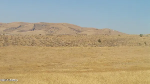 a view of lot of ocean and mountain