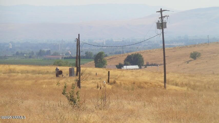 Nna Nna Cheyne Rd/falcon Ridge Road Zillah, WA 98953 - Photo 32 of 38 a bathroom with a bathtub