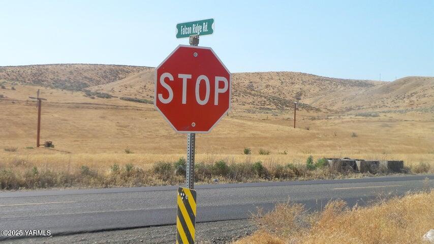 Nna Nna Cheyne Rd/falcon Ridge Road Zillah, WA 98953 - Photo 6 of 38 a picture of a table near a lake view
