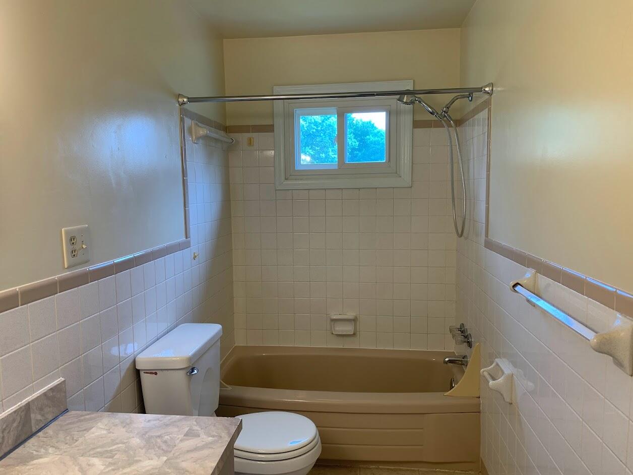3509 Georgetown Road Roanoke, VA 24018 - Photo 11 of 18 Hall Bath
