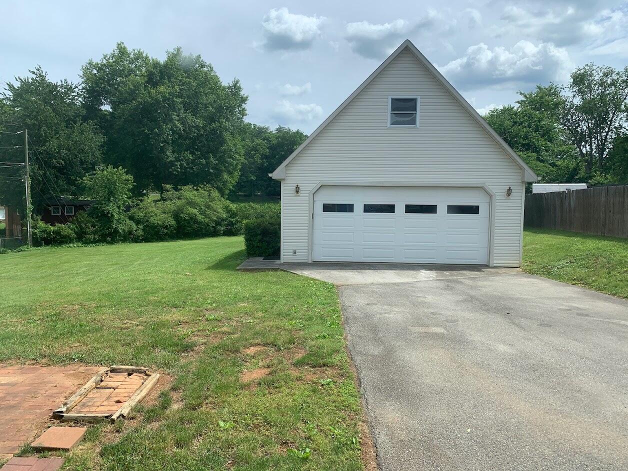 3509 Georgetown Road Roanoke, VA 24018 - Photo 13 of 18 Garage