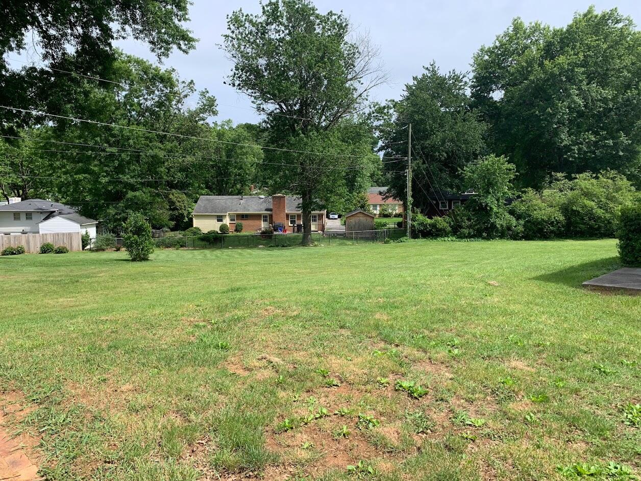 3509 Georgetown Road Roanoke, VA 24018 - Photo 18 of 18 Level Yard