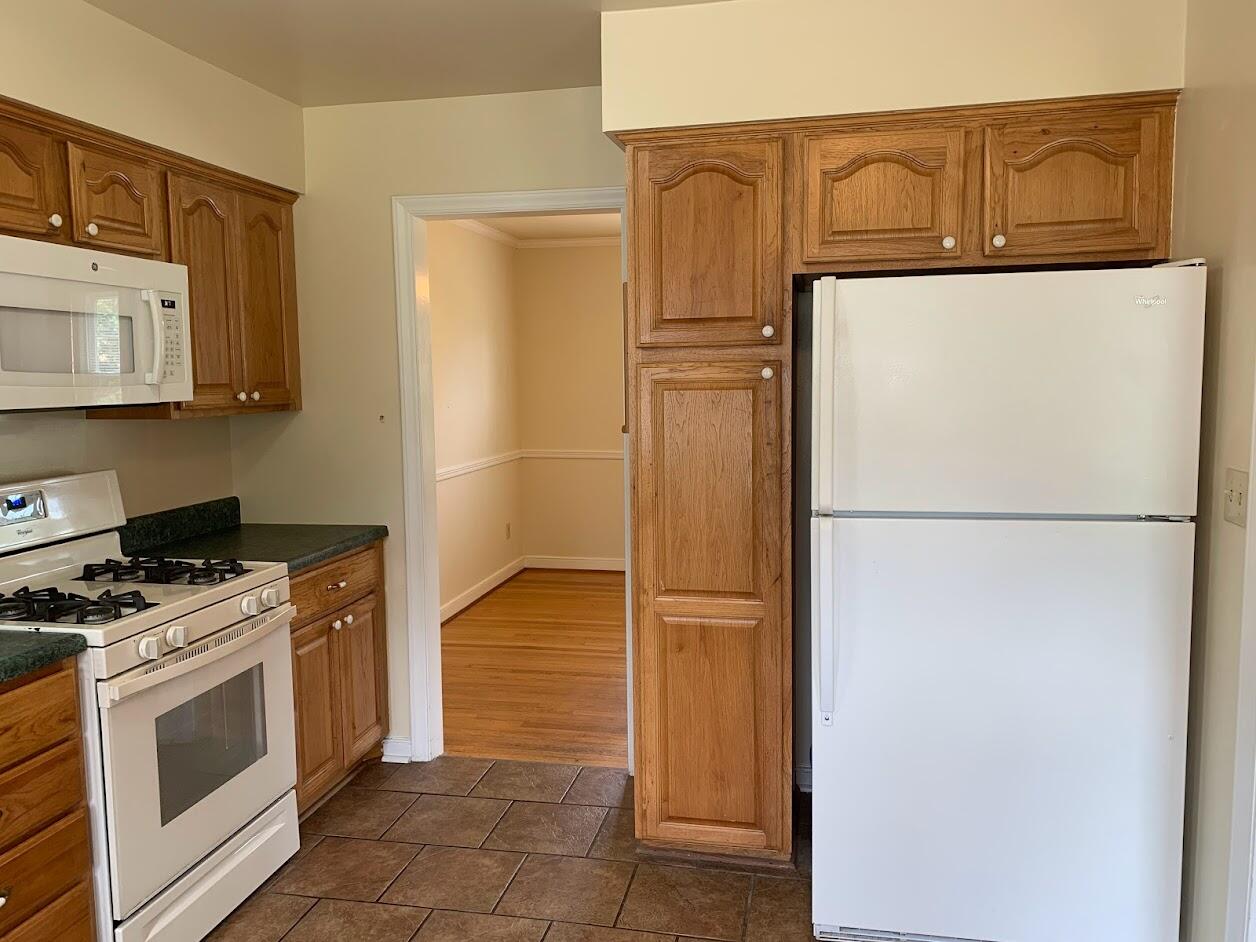 3509 Georgetown Road Roanoke, VA 24018 - Photo 5 of 18 IMG_6083