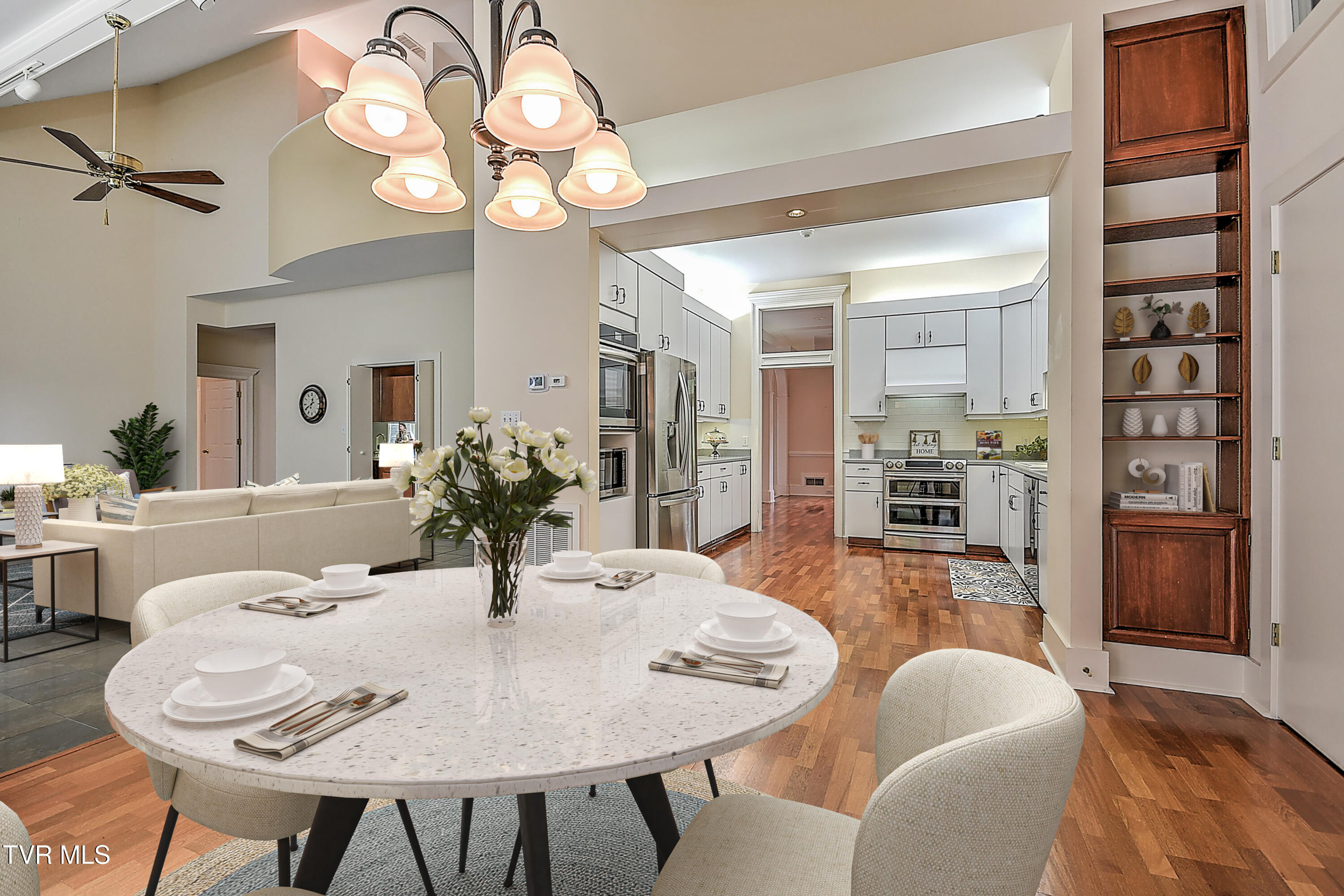 208 Park Ridge Court Kingsport, TN 37664 - Photo 3 of 108 Kitchen_Living_Eat-in Kitchen_final