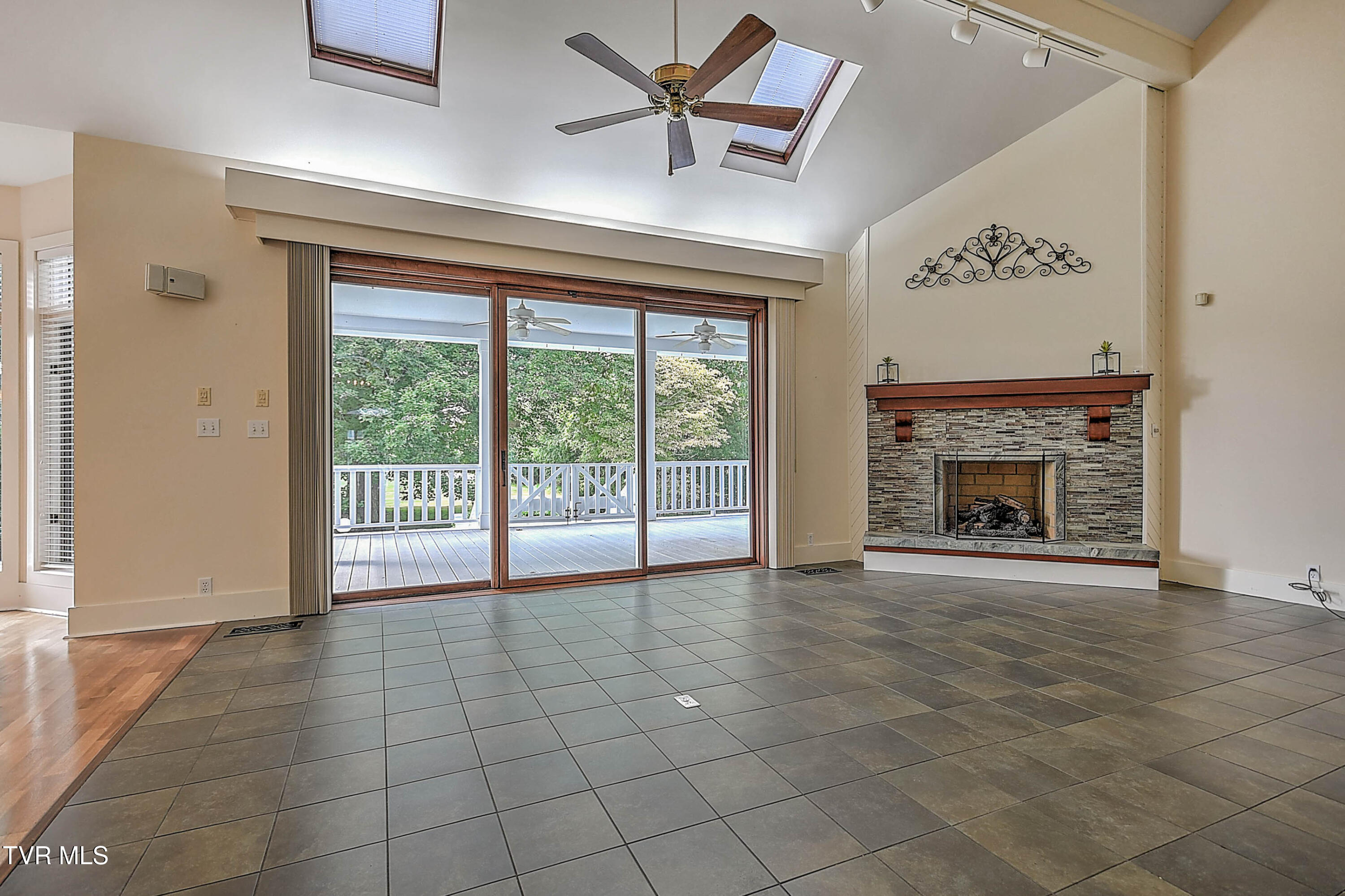 208 Park Ridge Court Kingsport, TN 37664 - Photo 33 of 108 208 Park Ridge ES-28