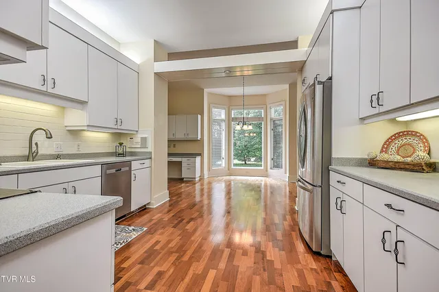 $799,000 | 208 Park Ridge Court, Kingsport, TN 37664