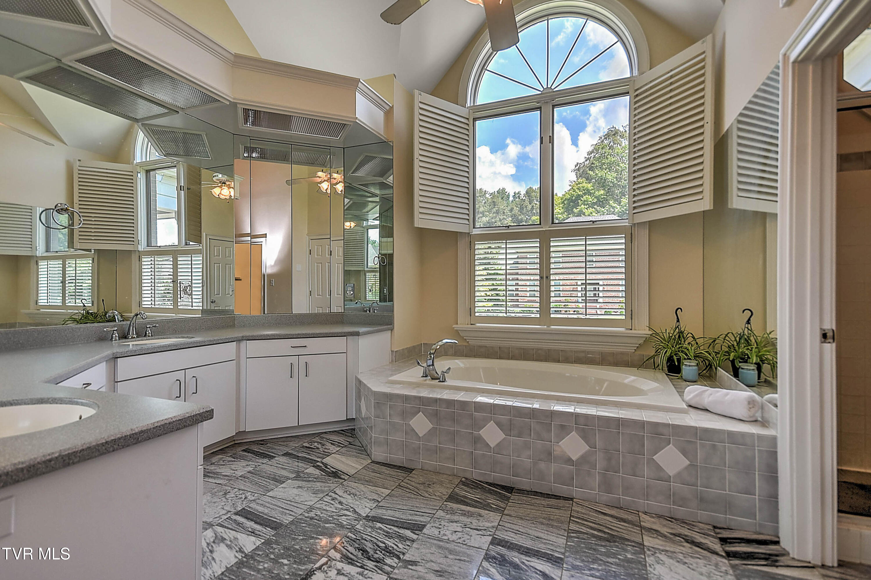 208 Park Ridge Court Kingsport, TN 37664 - Photo 53 of 108 208 Park Ridge ES-48