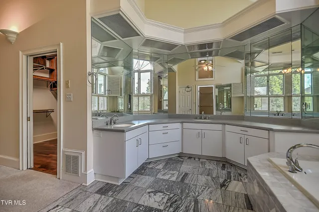 $799,000 | 208 Park Ridge Court, Kingsport, TN 37664