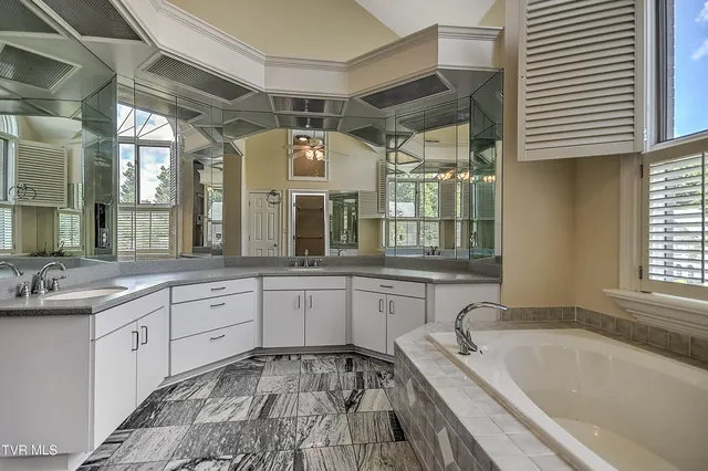 $799,000 | 208 Park Ridge Court, Kingsport, TN 37664