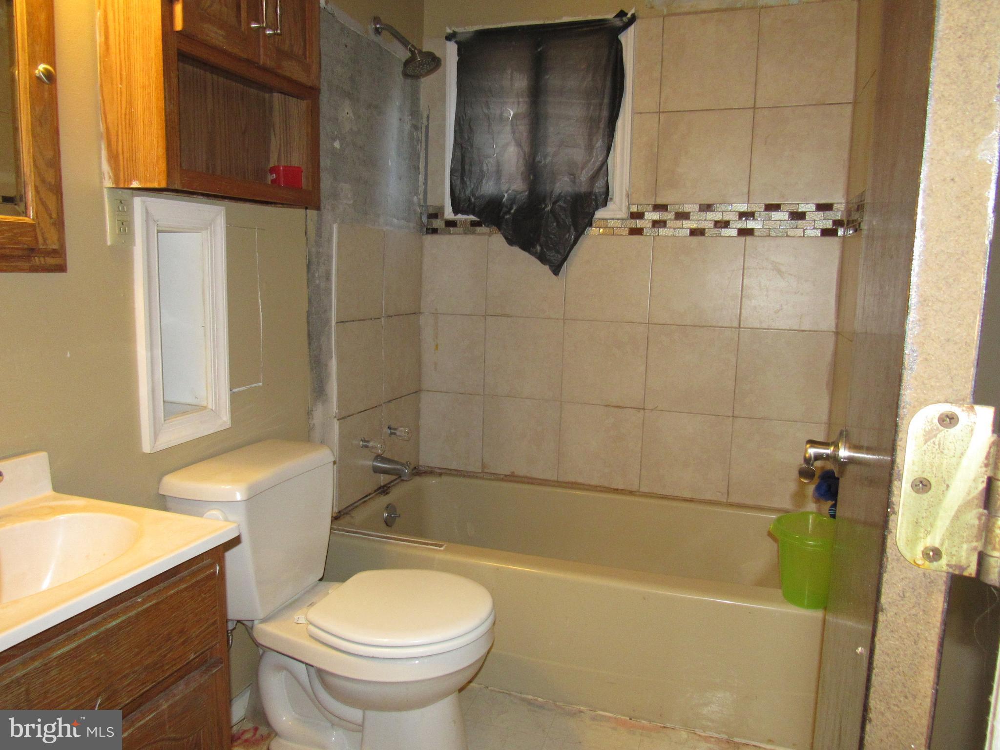 2001 Kelmore Road Baltimore, MD 21222 - Photo 12 of 21 Bath