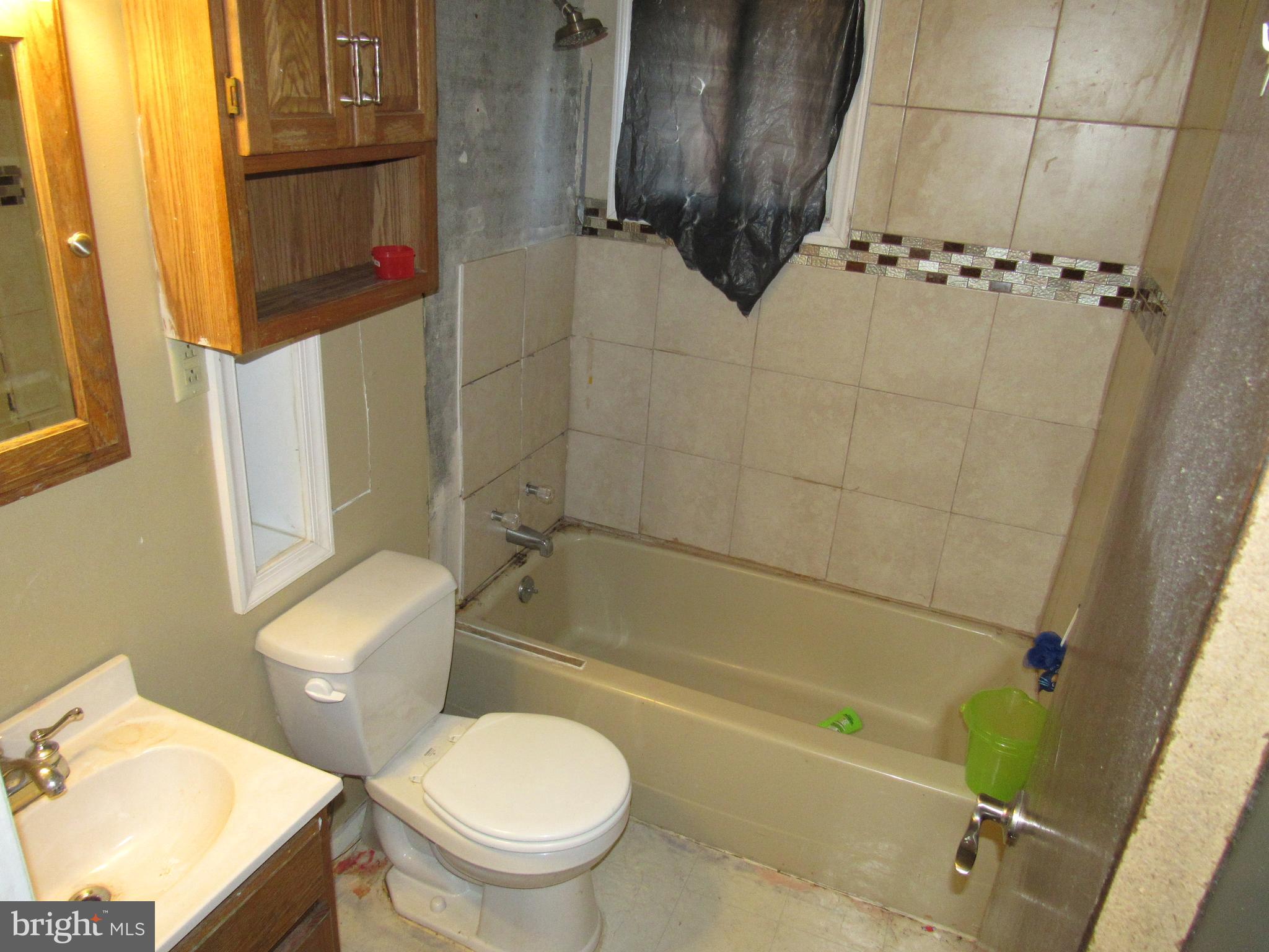 2001 Kelmore Road Baltimore, MD 21222 - Photo 13 of 21 Bath