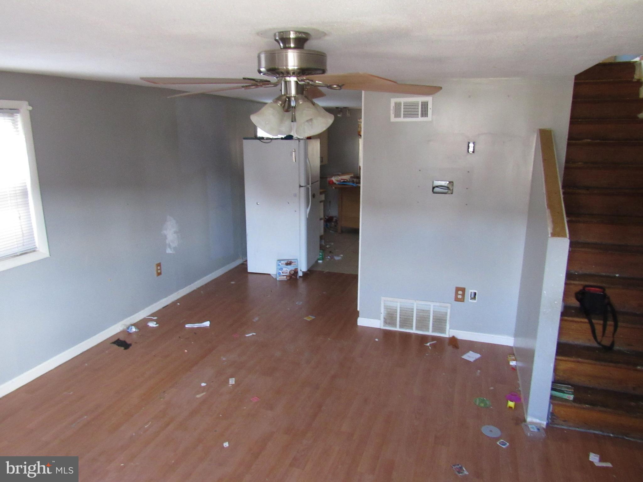2001 Kelmore Road Baltimore, MD 21222 - Photo 5 of 21 Living Room