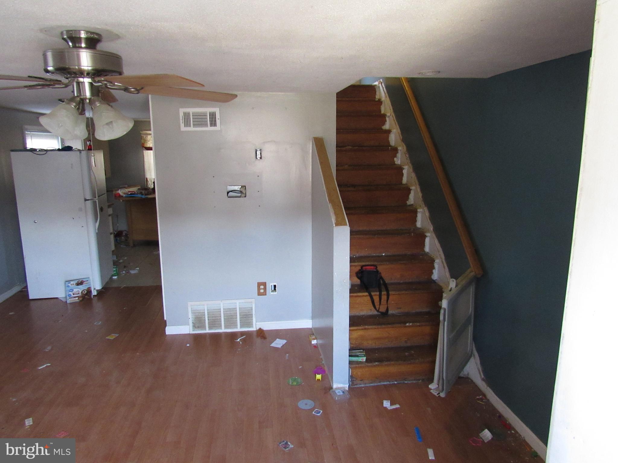 2001 Kelmore Road Baltimore, MD 21222 - Photo 6 of 21 Living Room
