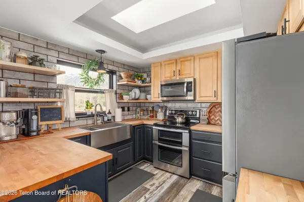 $899,000 | 60 Buckrail Lane, Alpine, WY 83128