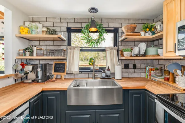 $899,000 | 60 Buckrail Lane, Alpine, WY 83128