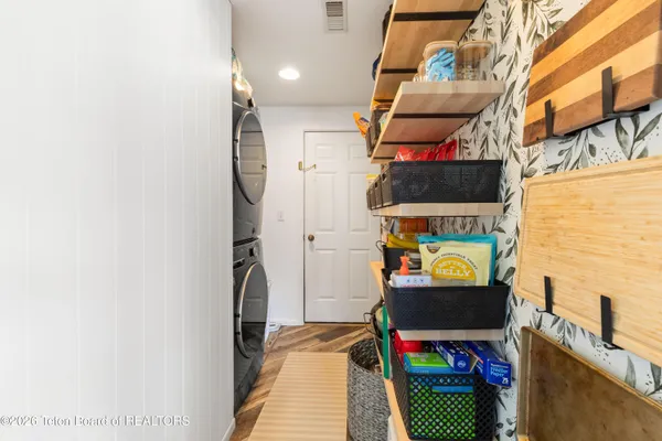 $899,000 | 60 Buckrail Lane, Alpine, WY 83128