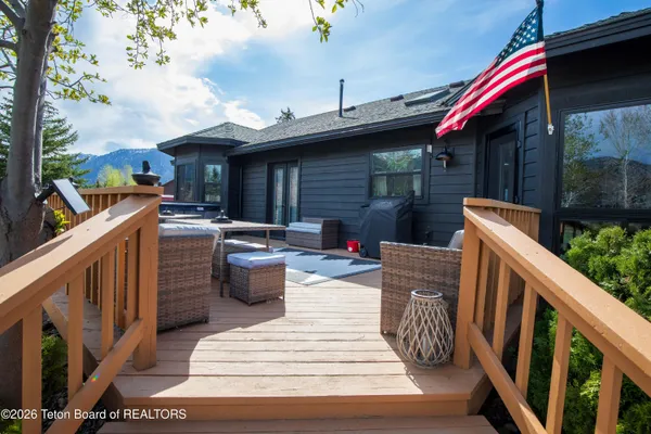 $899,000 | 60 Buckrail Lane, Alpine, WY 83128