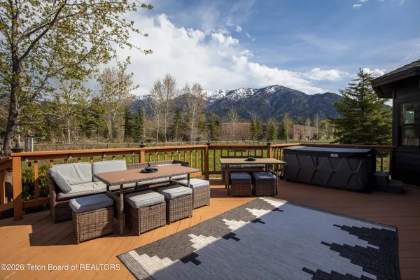 $899,000 | 60 Buckrail Lane, Alpine, WY 83128