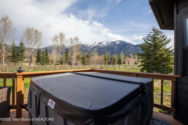 $899,000 | 60 Buckrail Lane, Alpine, WY 83128