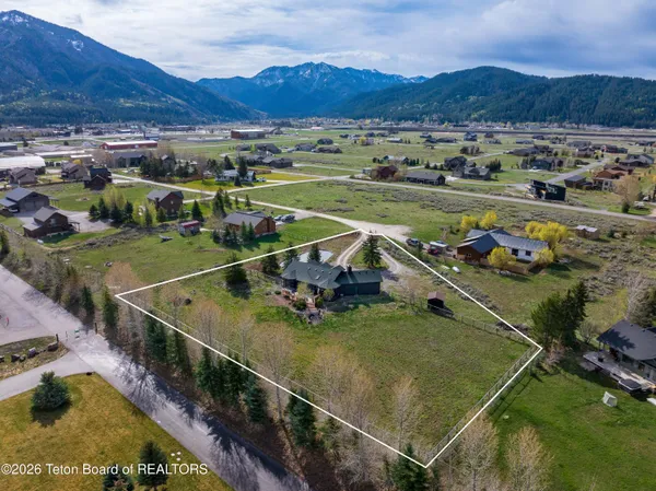 $899,000 | 60 Buckrail Lane, Alpine, WY 83128