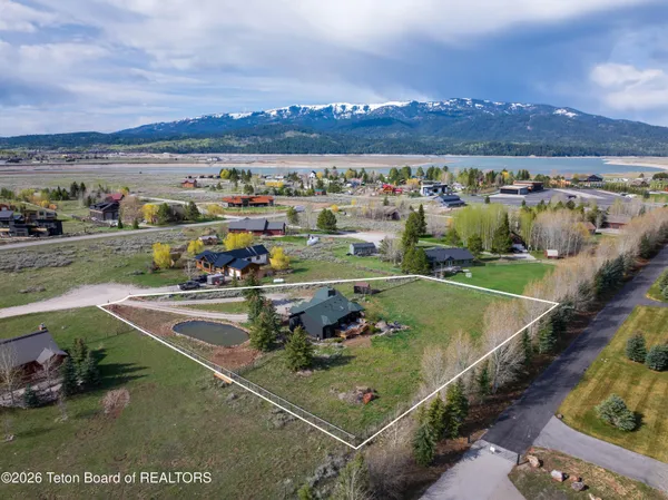 $899,000 | 60 Buckrail Lane, Alpine, WY 83128
