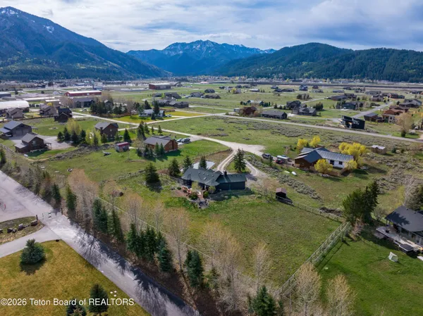 $899,000 | 60 Buckrail Lane, Alpine, WY 83128