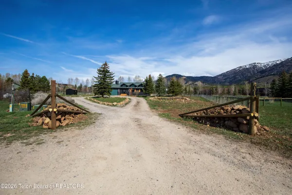 $899,000 | 60 Buckrail Lane, Alpine, WY 83128