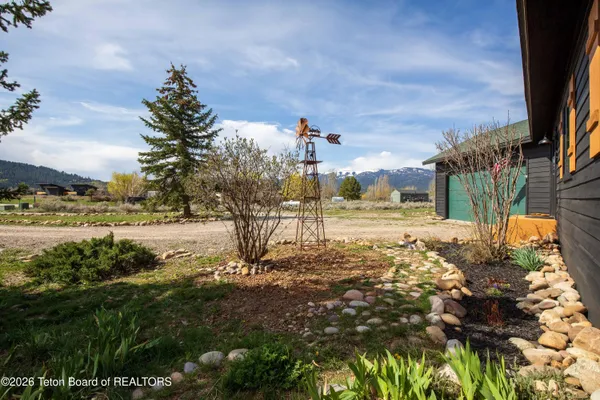 $899,000 | 60 Buckrail Lane, Alpine, WY 83128