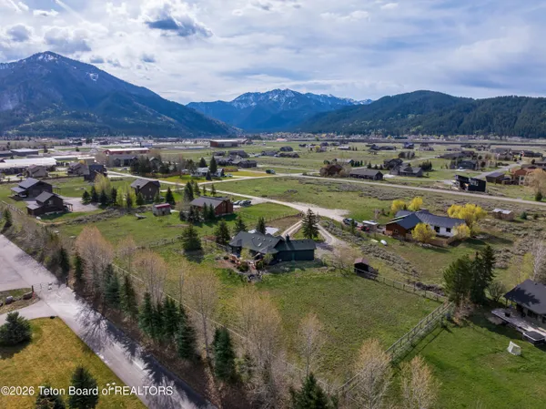 $899,000 | 60 Buckrail Lane, Alpine, WY 83128