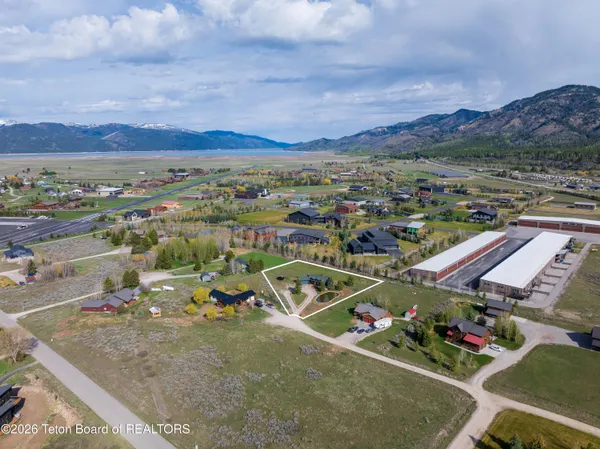 $899,000 | 60 Buckrail Lane, Alpine, WY 83128