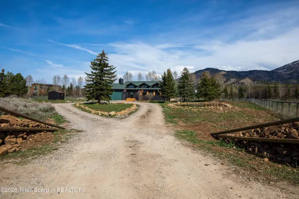 $899,000 | 60 Buckrail Lane, Alpine, WY 83128