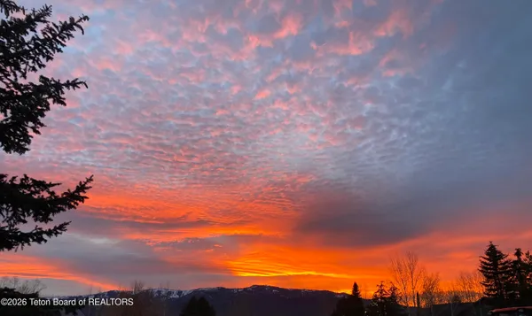 $899,000 | 60 Buckrail Lane, Alpine, WY 83128