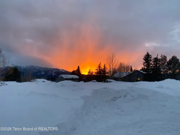 $899,000 | 60 Buckrail Lane, Alpine, WY 83128