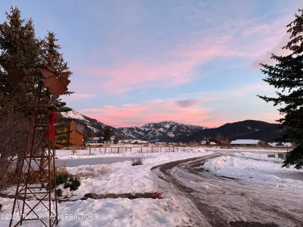 $899,000 | 60 Buckrail Lane, Alpine, WY 83128