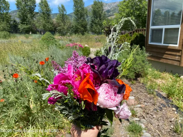 $899,000 | 60 Buckrail Lane, Alpine, WY 83128