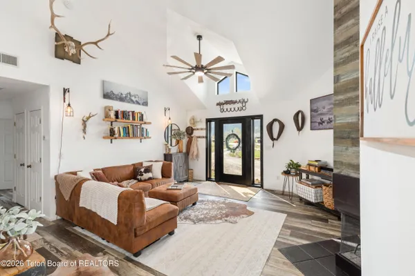 $899,000 | 60 Buckrail Lane, Alpine, WY 83128