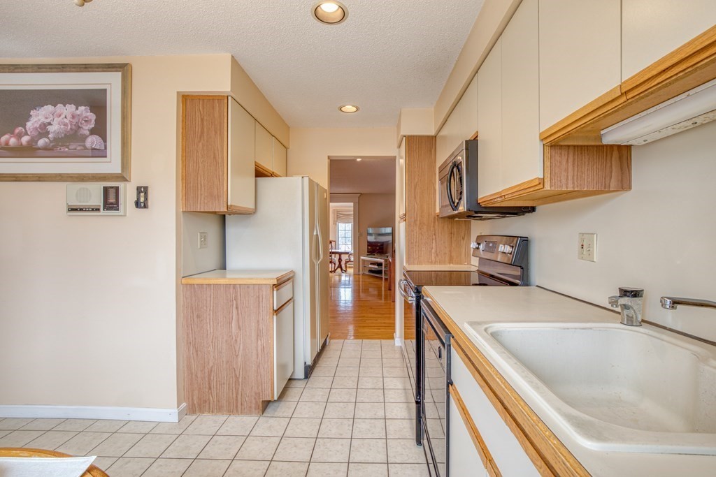 59 Abington Road, Unit 59 Danvers, MA 01923 - Photo 10 of 29 Gallery Image 10