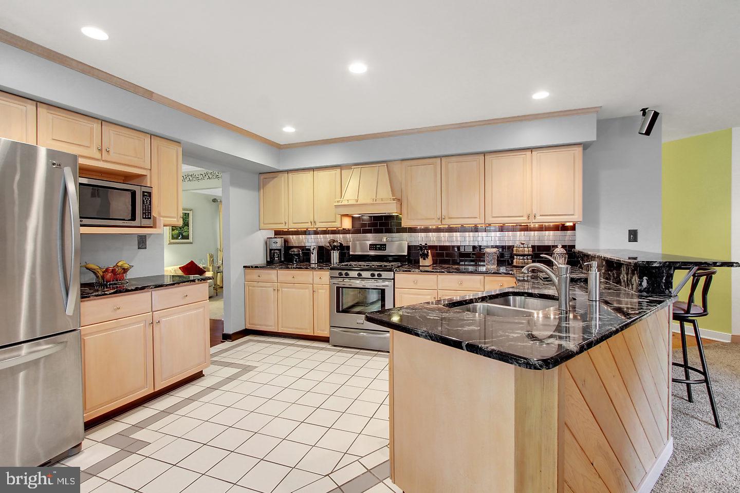 1036 Greenbriar Road York, PA 17404 - Photo 8 of 28 Gallery Image 8
