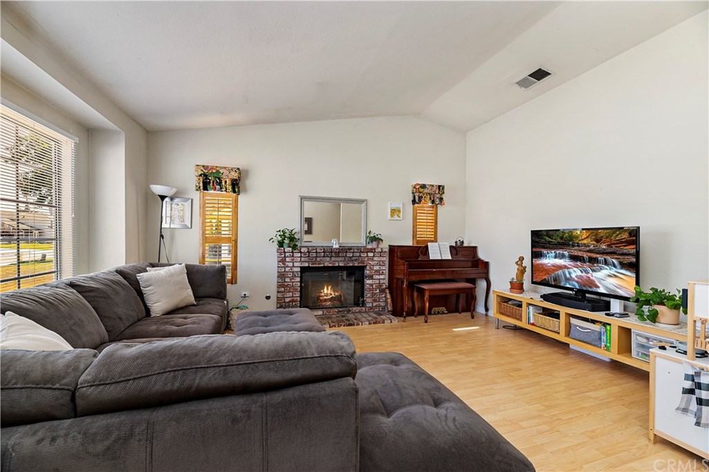 1383 Marymount Street Riverside, CA 92501 - Photo 4 of 23