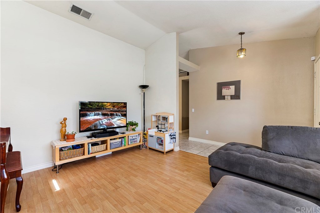 1383 Marymount Street Riverside, CA 92501 - Photo 5 of 23
