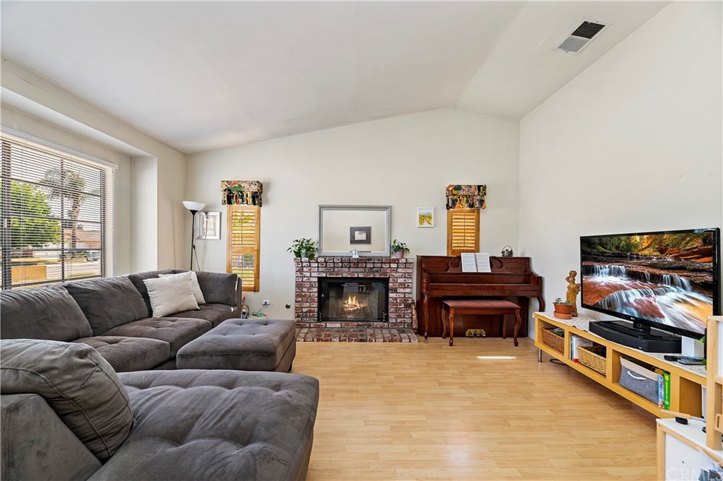 1383 Marymount Street Riverside, CA 92501 - Photo 6 of 23