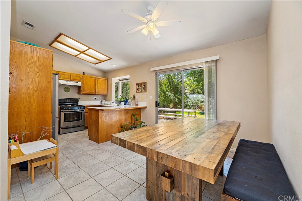 1383 Marymount Street Riverside, CA 92501 - Photo 7 of 23
