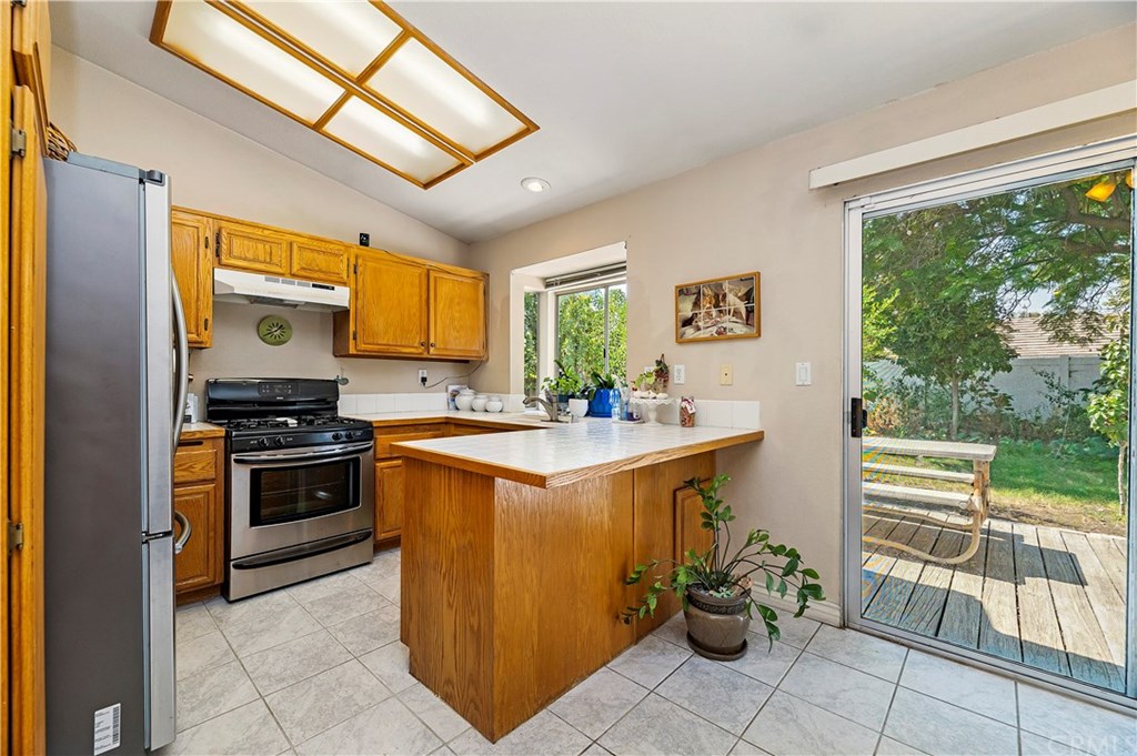 1383 Marymount Street Riverside, CA 92501 - Photo 10 of 23