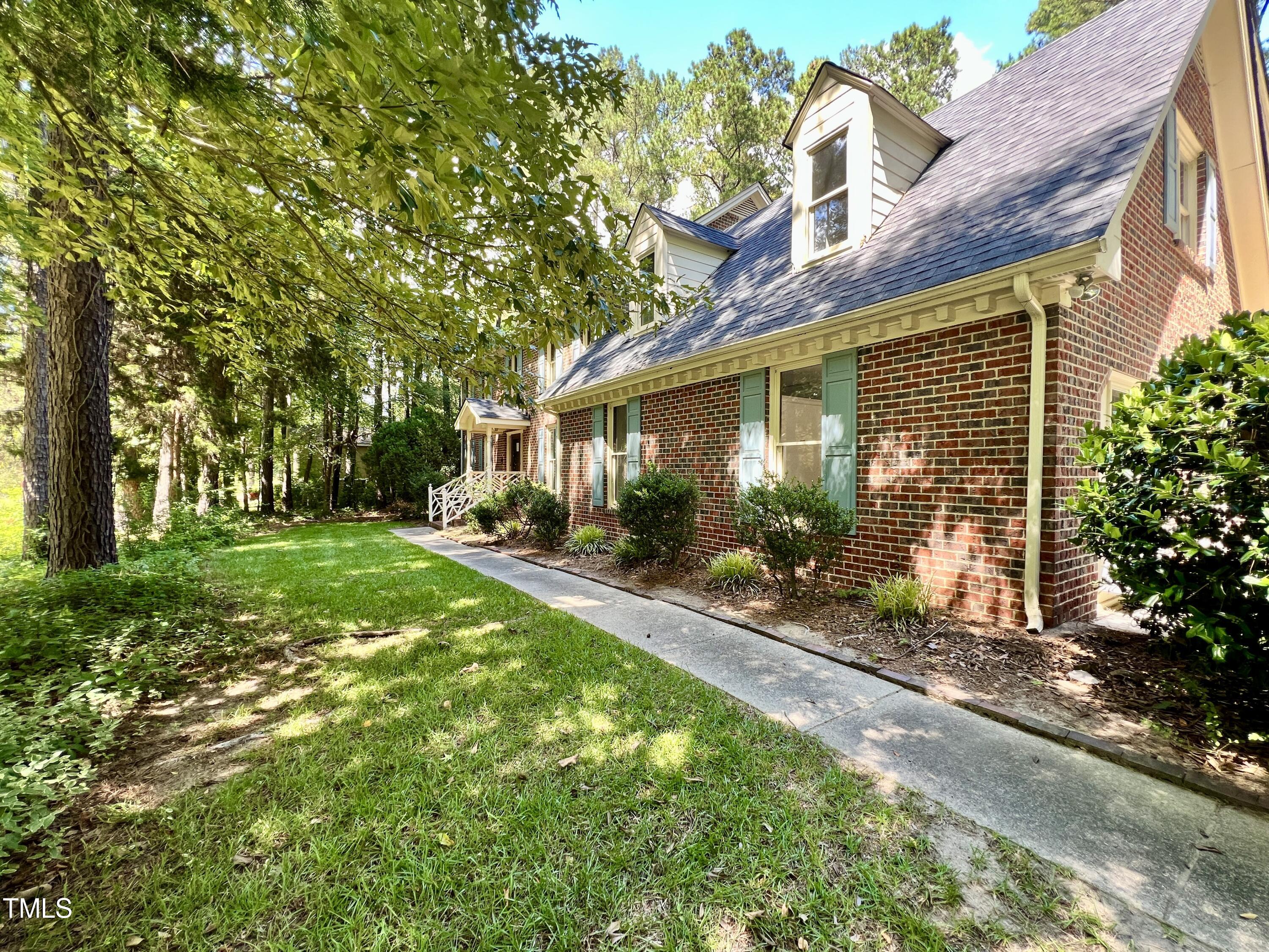 2515 Holiday Drive Raleigh, NC 27610 - Photo 4 of 46 IMG_5065
