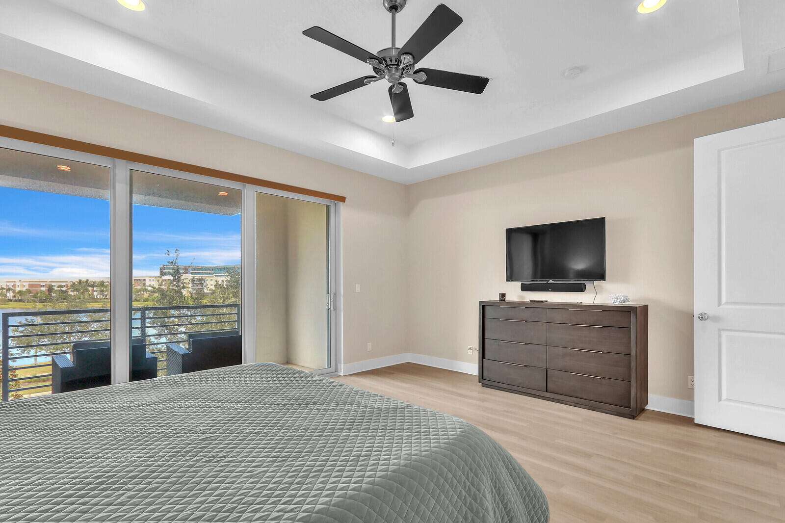 13332 Alton Road Palm Beach Gardens, FL 33418 - Photo 30 of 53 a room with a bed and a television