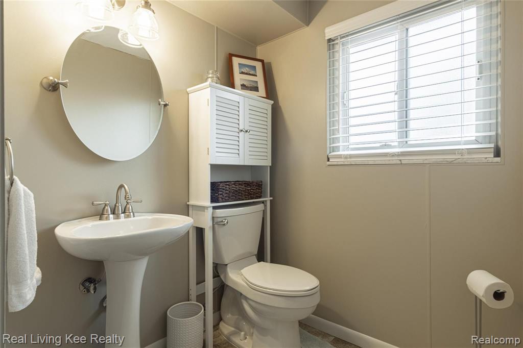 1088 North Adams Road Rochester Hills, MI 48306 - Photo 34 of 49