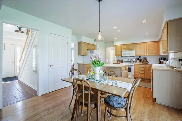 $439,900 | 3 Stonefield Place, Mendon, NY 14472
